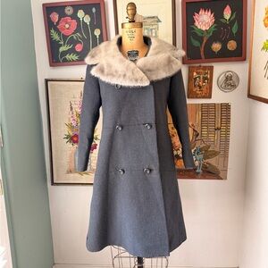 Vintage 1960s Elegant Gray Double-Breasted Coat with Mink Fur Collar